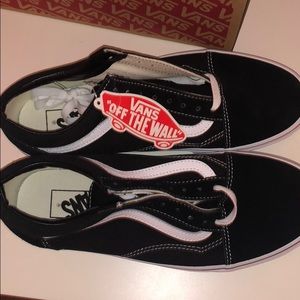 PRICEDROP *NEW* Women’s Vans Old Skool Sneakers10M